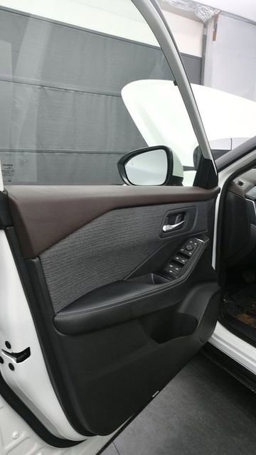 Used 2023 Nissan Rogue SV AWD/4WD image 12