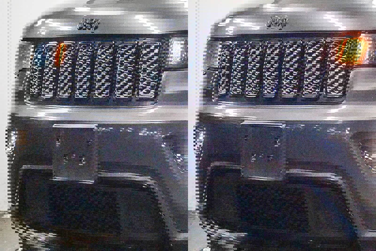 Used 2017 Jeep Grand Cherokee Altitude RWD image 8