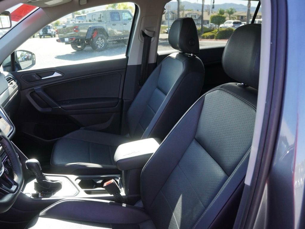 Used 2020 Volkswagen Tiguan SE w/ Panoramic Sunroof Package image 20