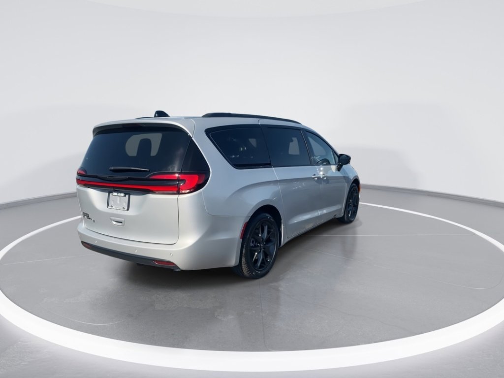 New 2026 Chrysler Pacifica Select image 9