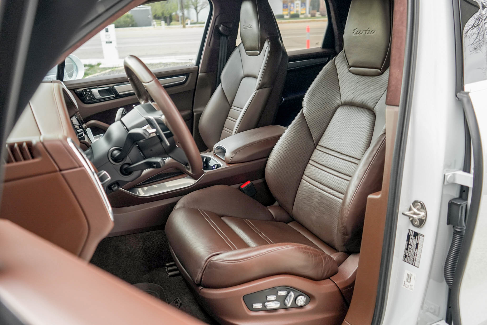 Used 2020 Porsche Cayenne Turbo AWD/4WD image 13