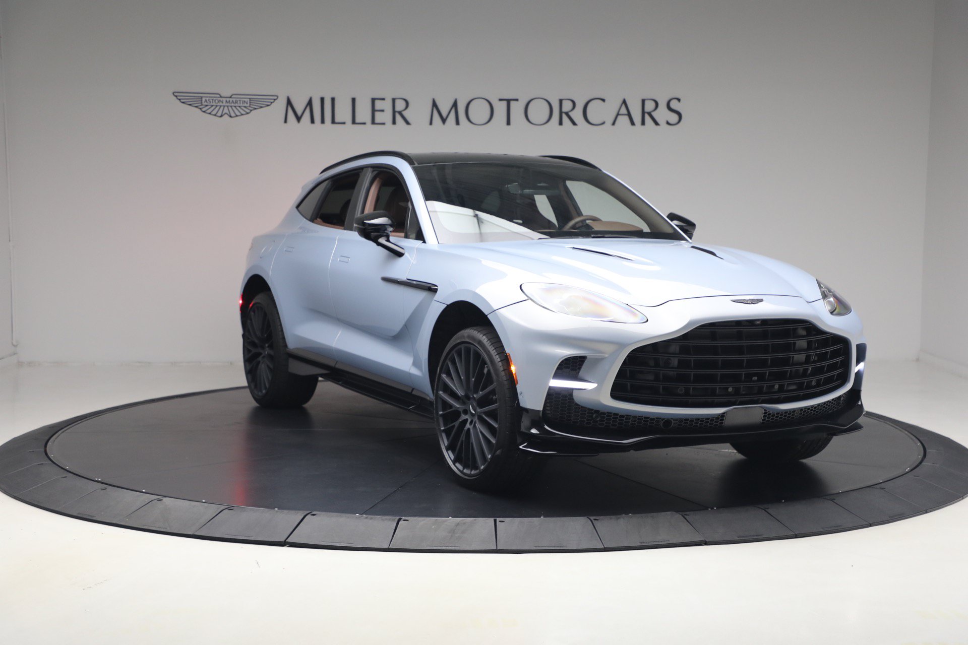 Used 2026 Aston Martin DBX 707 AWD/4WD image 11