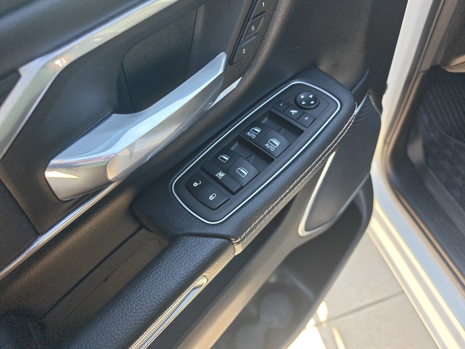 Used 2023 RAM 1500 Laramie image 12