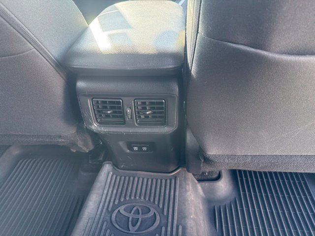 Used 2021 Toyota RAV4 XLE AWD/4WD image 26