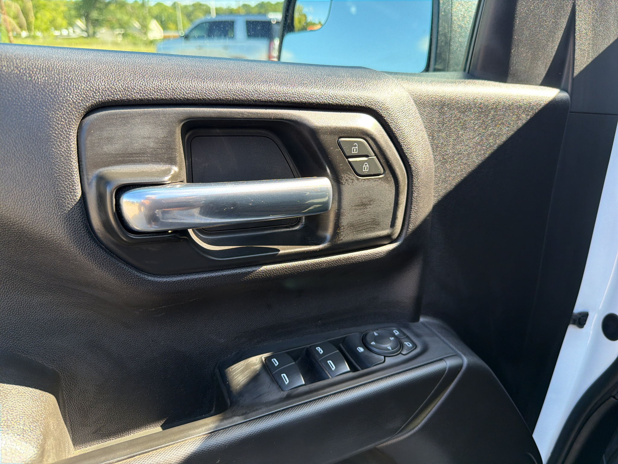 Used 2024 Chevrolet Silverado 1500 Custom Trail Boss w/ LPO, Dark Essentials Package AWD/4WD image 19