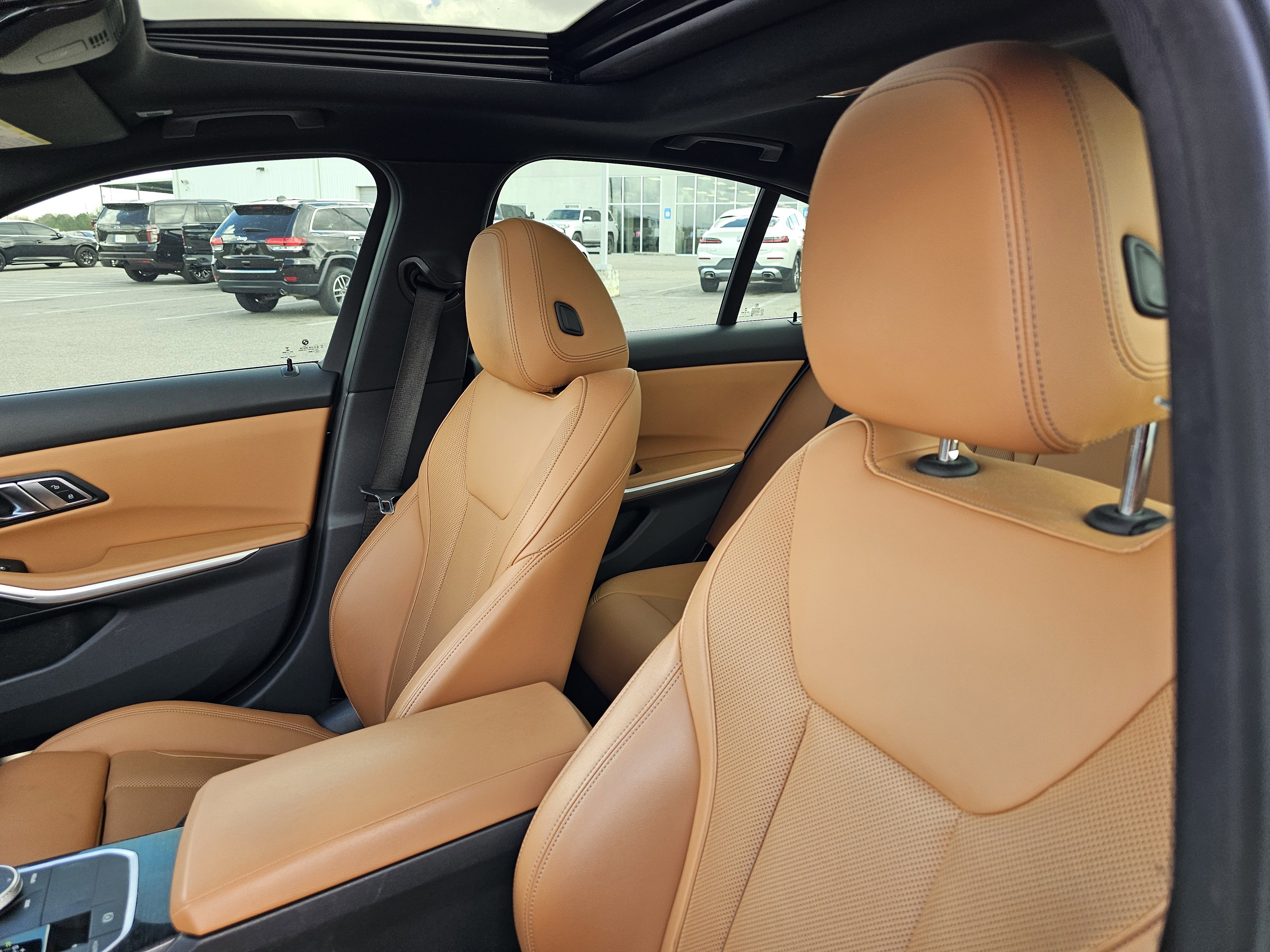 Used 2022 BMW 330i xDrive Sedan w/ Driving Assistance Package image 15