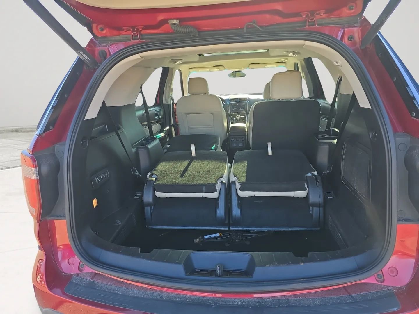 Used 2016 Ford Explorer Platinum image 11