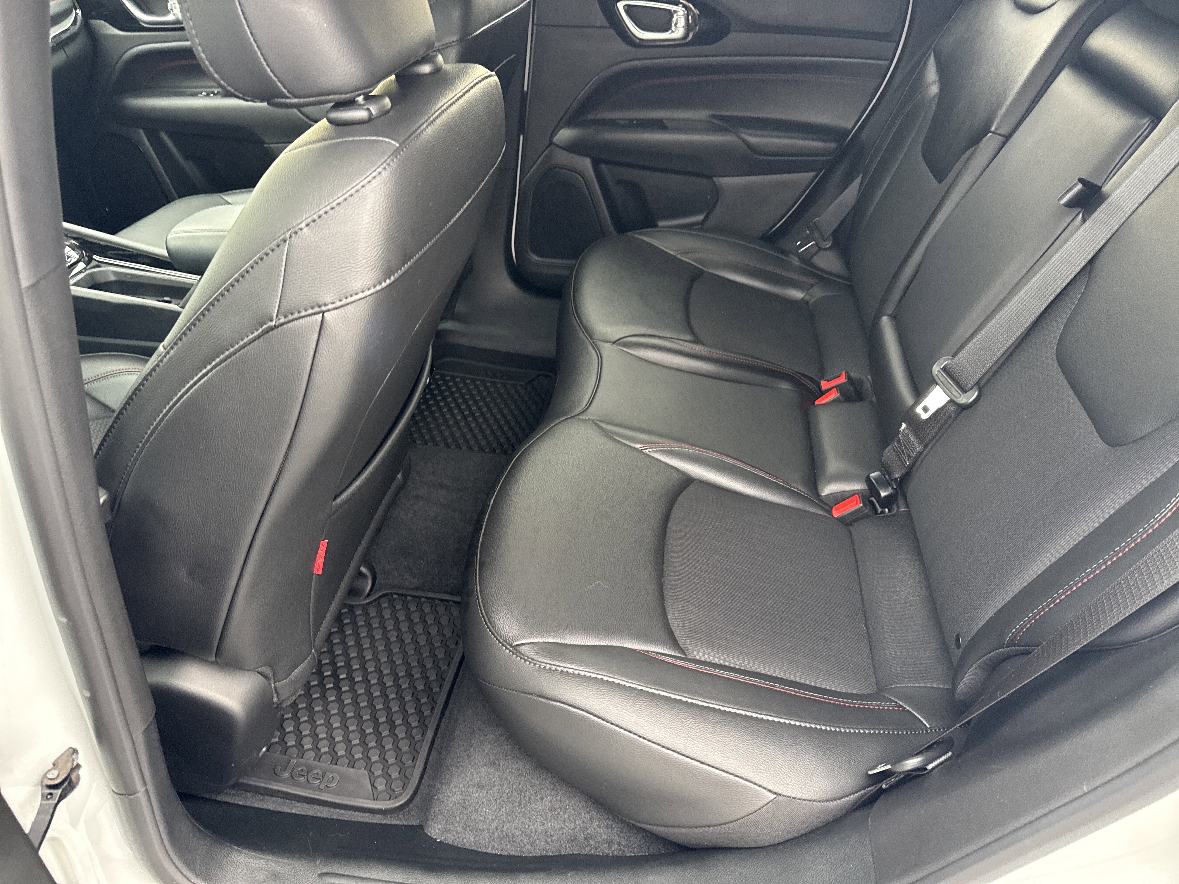 Used 2025 Jeep Compass Trailhawk image 20