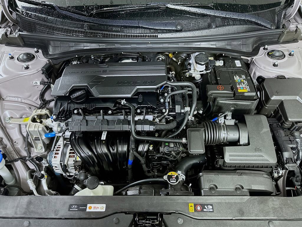 Used 2025 Hyundai Elantra SEL FWD image 9