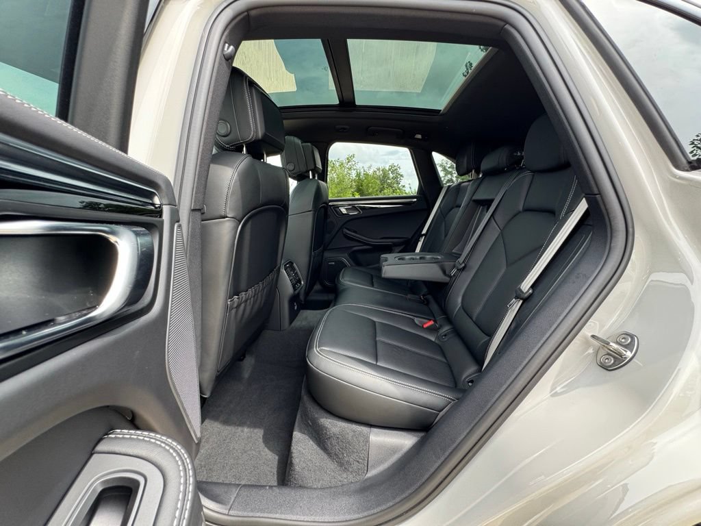 Used 2026 Porsche Macan AWD/4WD image 30