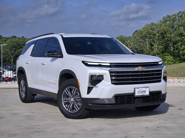 Used 2025 Chevrolet Traverse LT w/ Driver Confidence Package FWD image 1