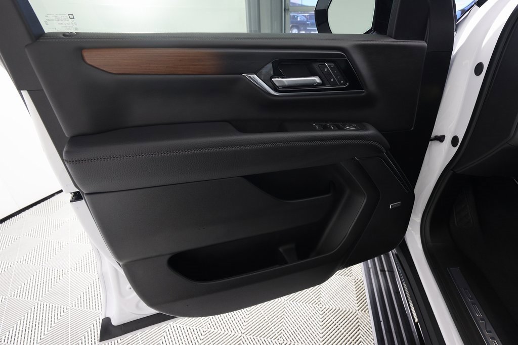 Used 2026 GMC Yukon Denali w/ Sun & Power Step Package image 17