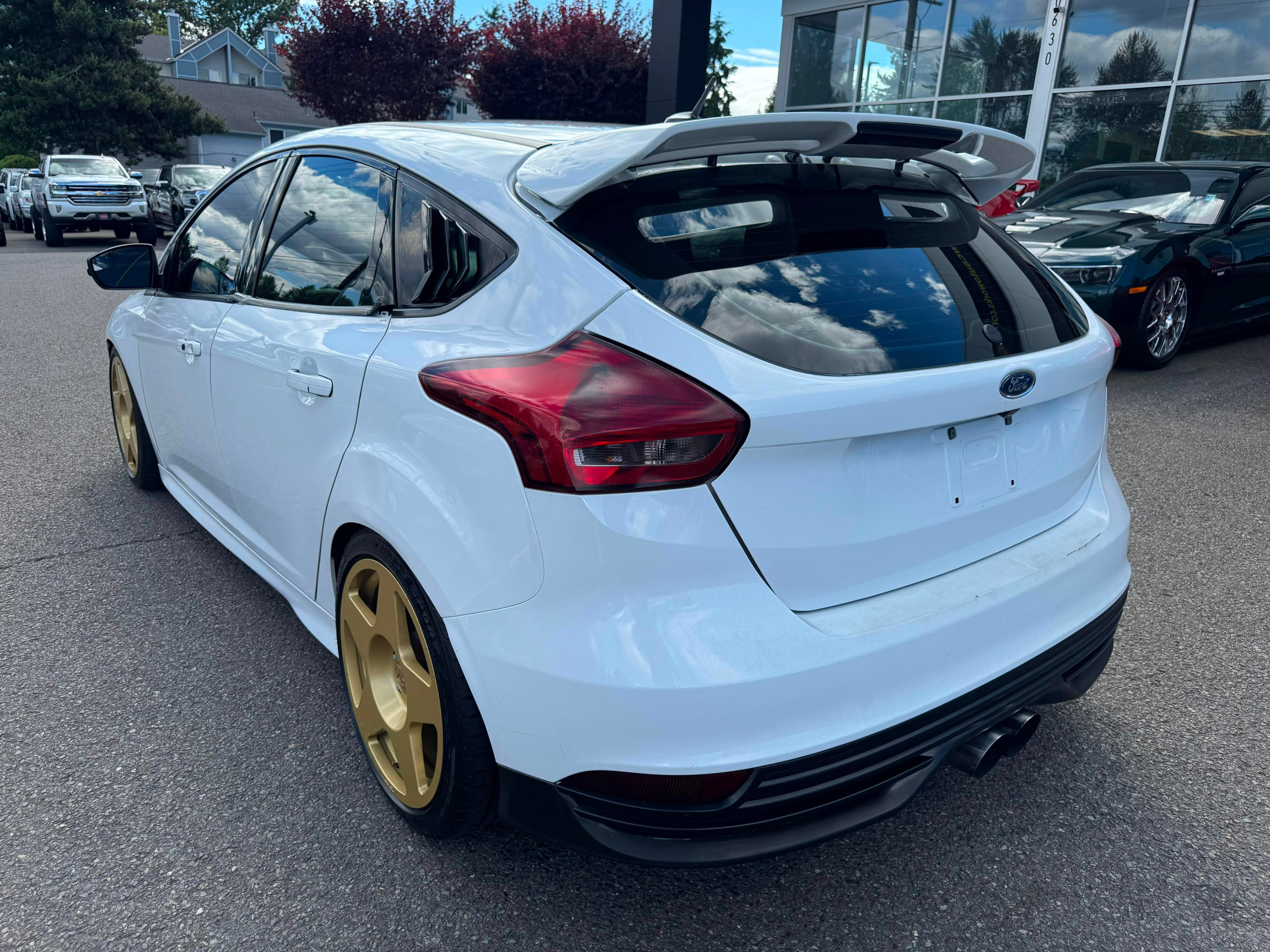 Used 2018 Ford Focus ST FWD image 5