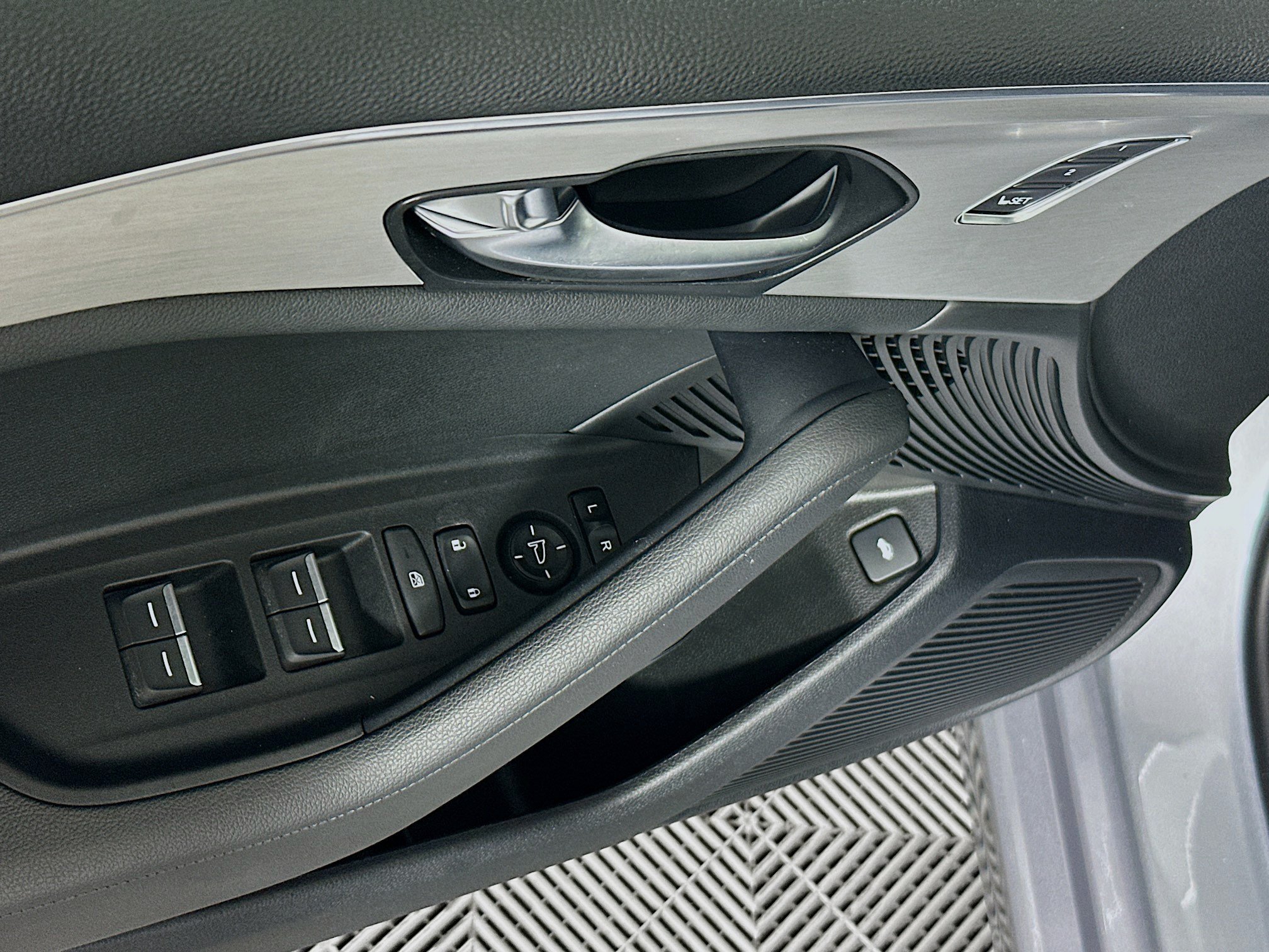 Used 2023 Acura TLX FWD image 14