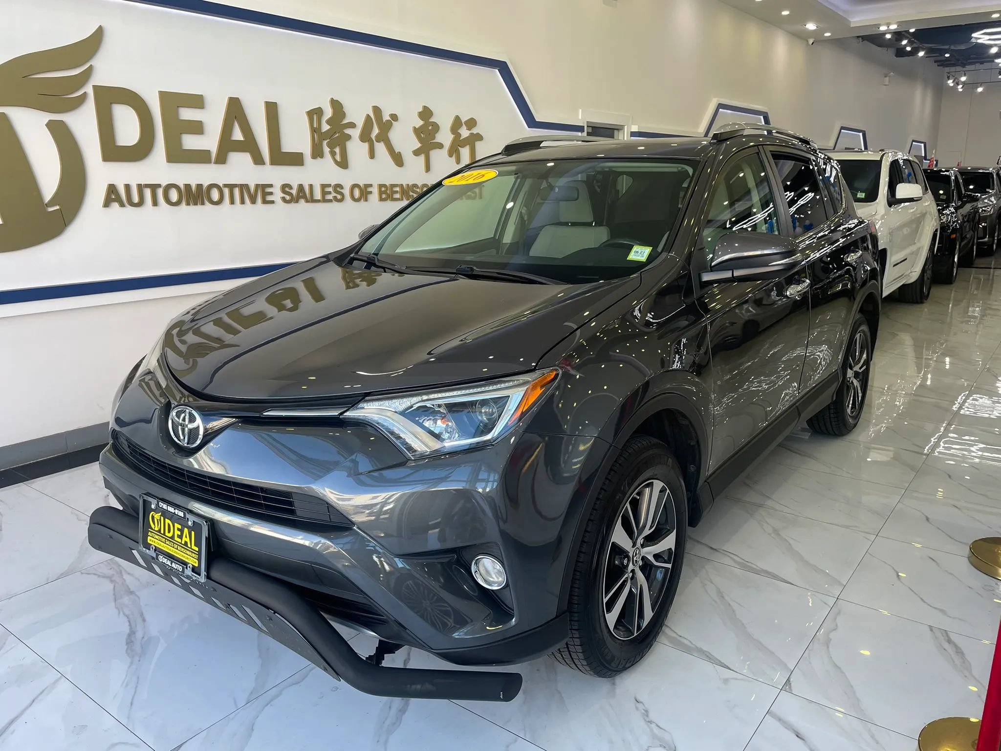 Used 2016 Toyota RAV4 XLE AWD/4WD image 4