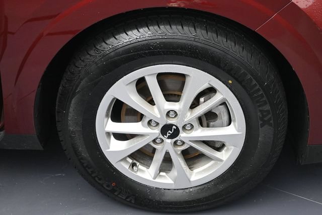Used 2024 Kia Carnival LX FWD image 5