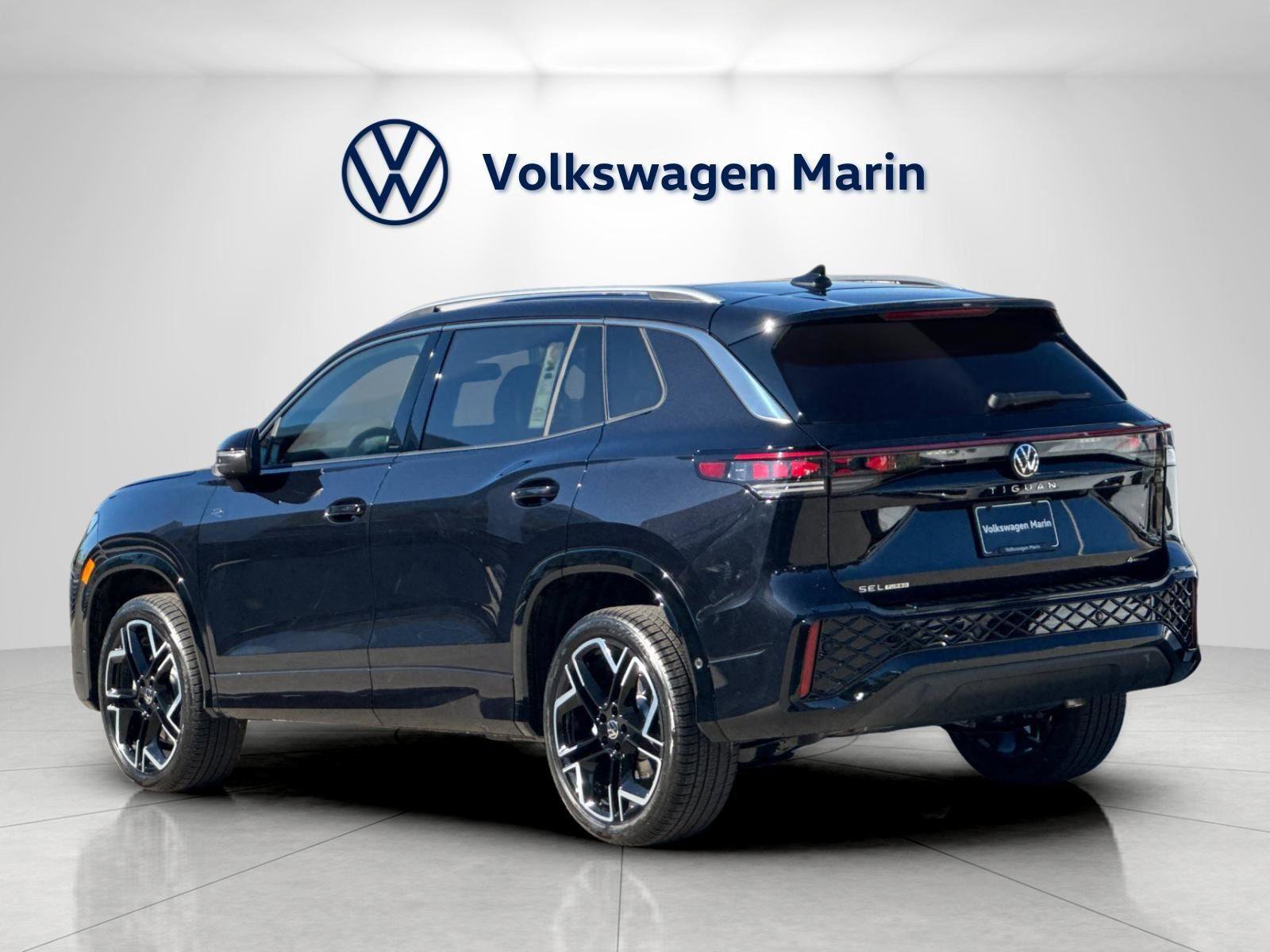 New 2026 Volkswagen Tiguan SEL R-Line image 3