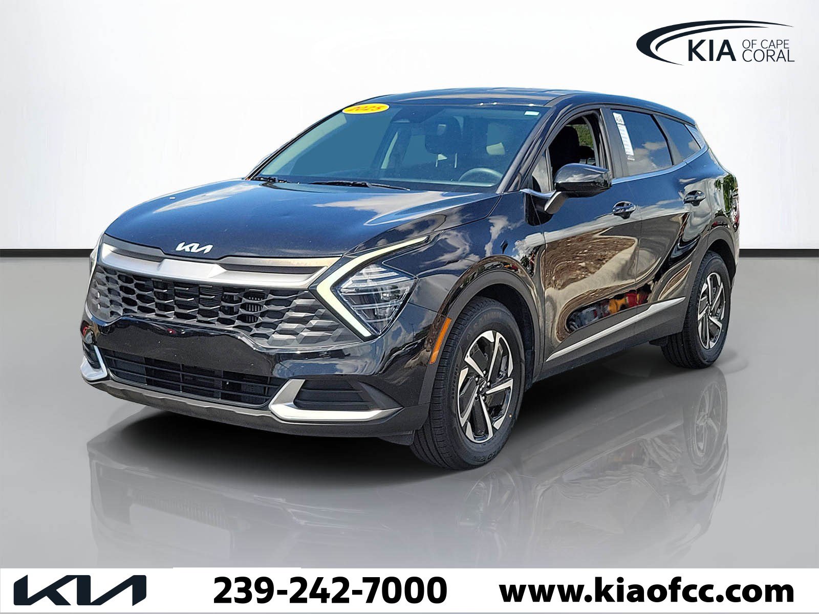 Certified 2025 Kia Sportage LX image 3