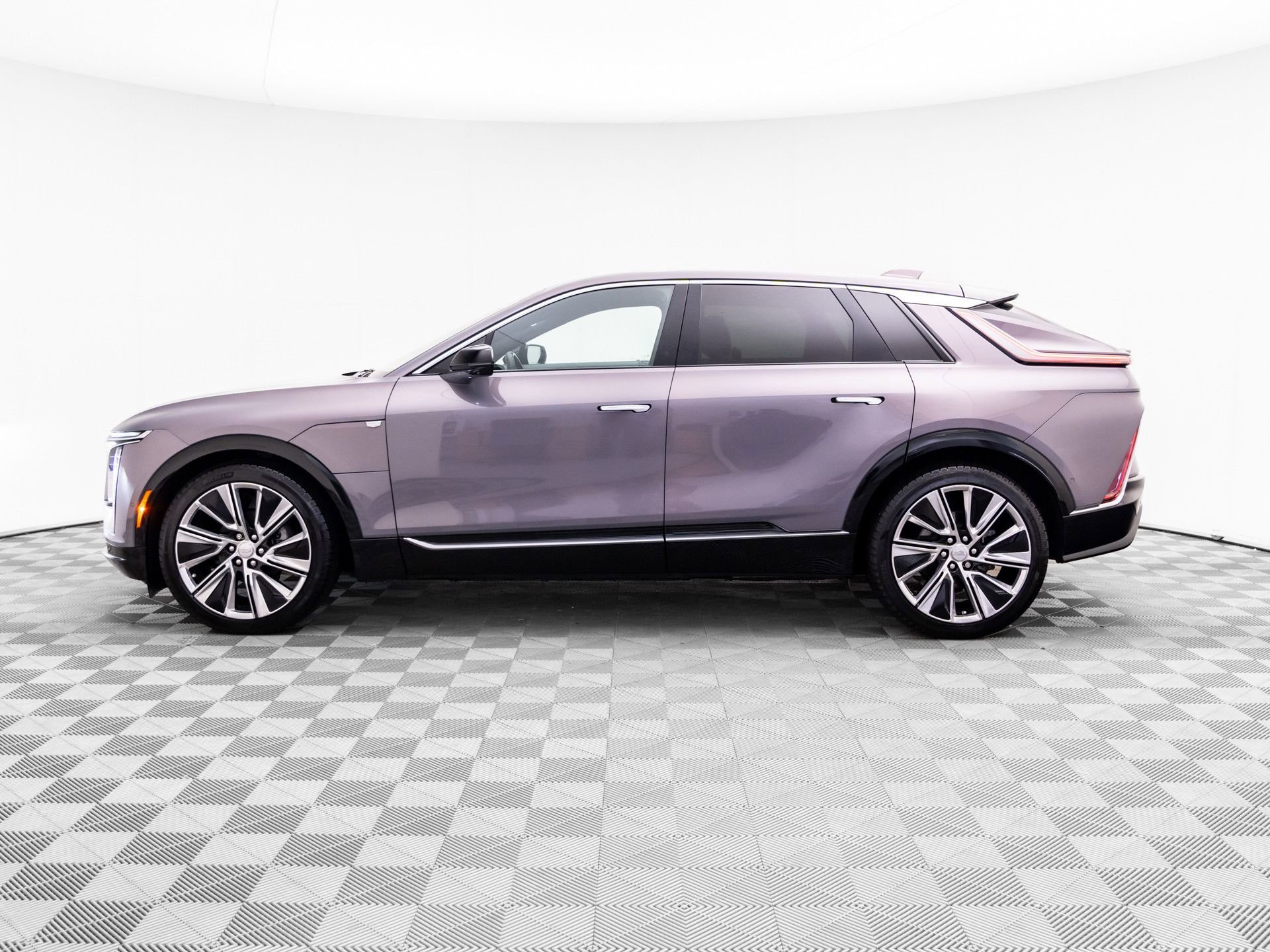 Certified 2025 Cadillac Lyriq Luxury w/ LPO, Floor Liner Package image 2