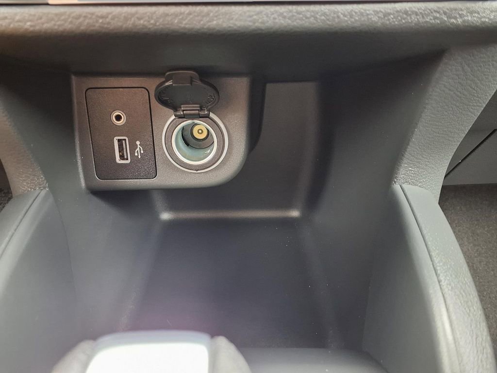 Certified 2025 Nissan Kicks Play S image 9