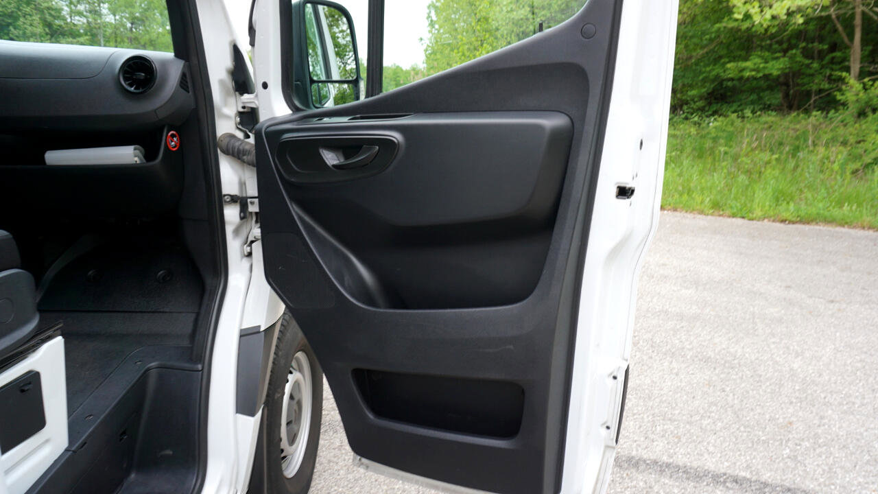 Used 2019 Mercedes-Benz Sprinter 1500 image 23