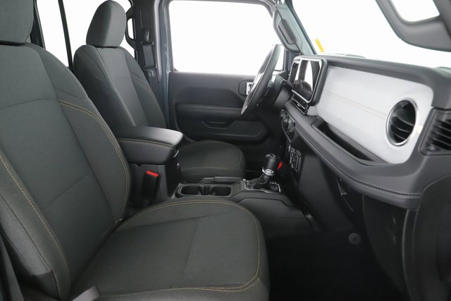 Used 2025 Jeep Wrangler Unlimited Sahara image 29