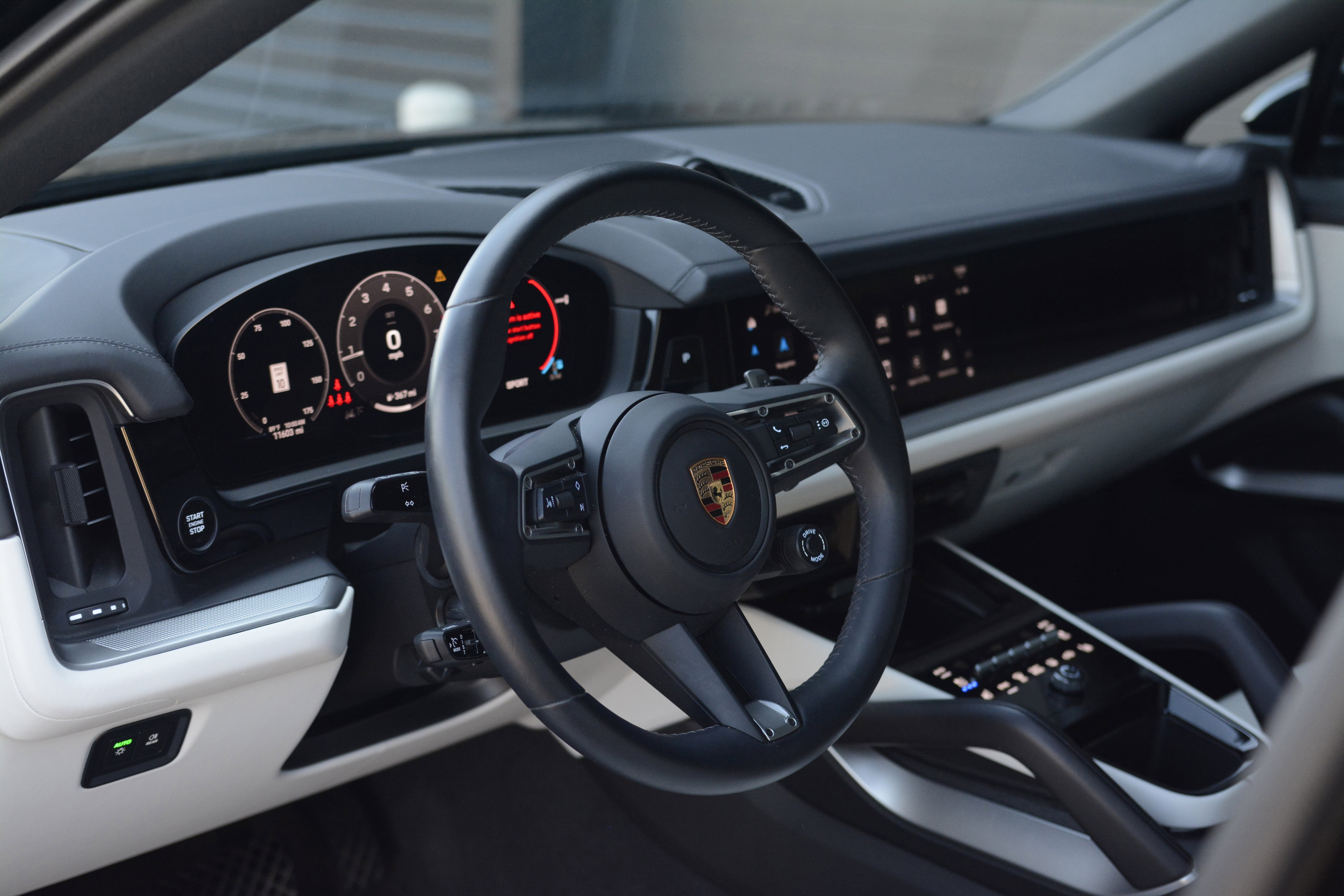 Certified 2024 Porsche Cayenne Coupe AWD/4WD image 4