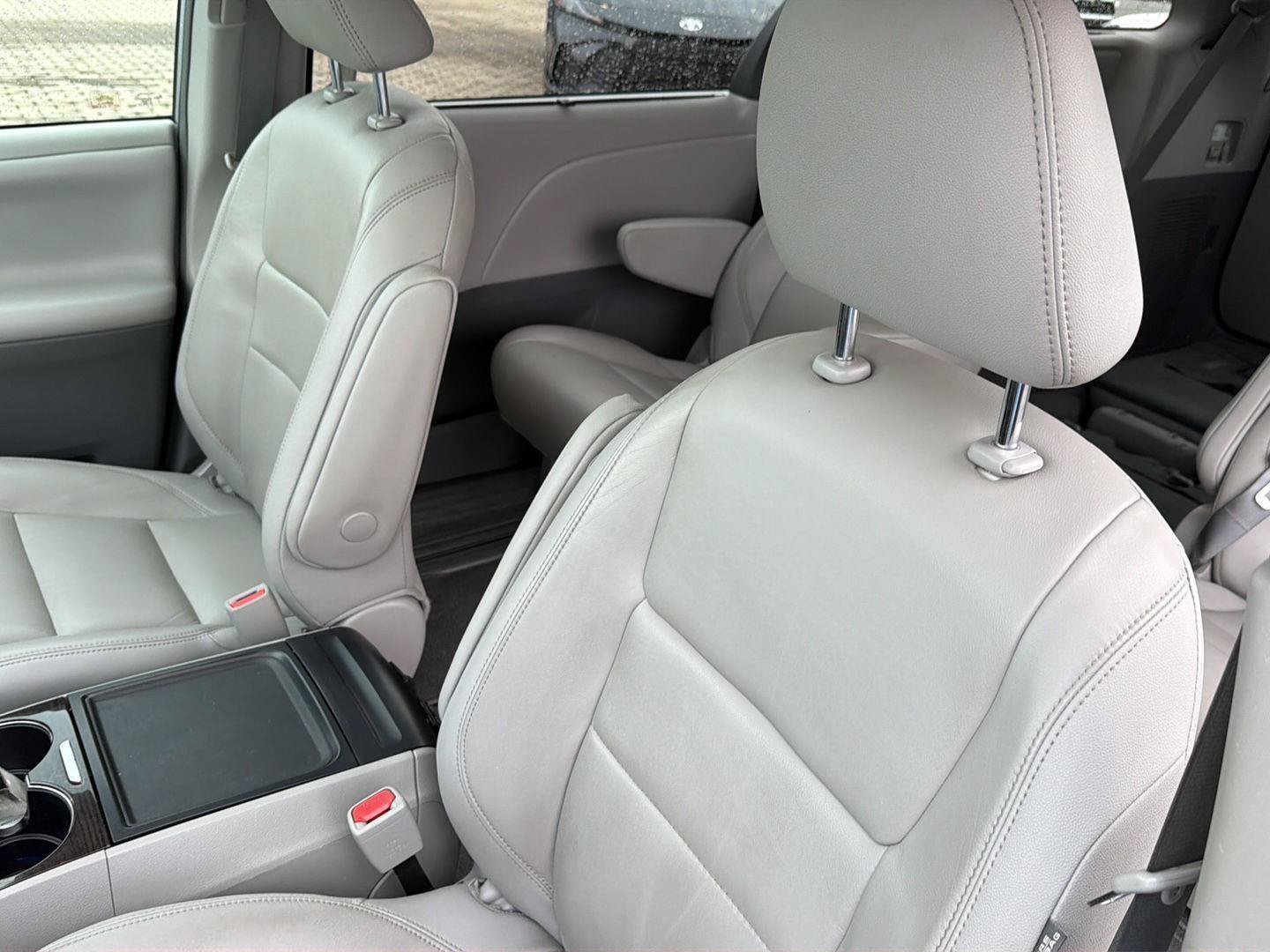 Used 2019 Toyota Sienna XLE Premium FWD image 26