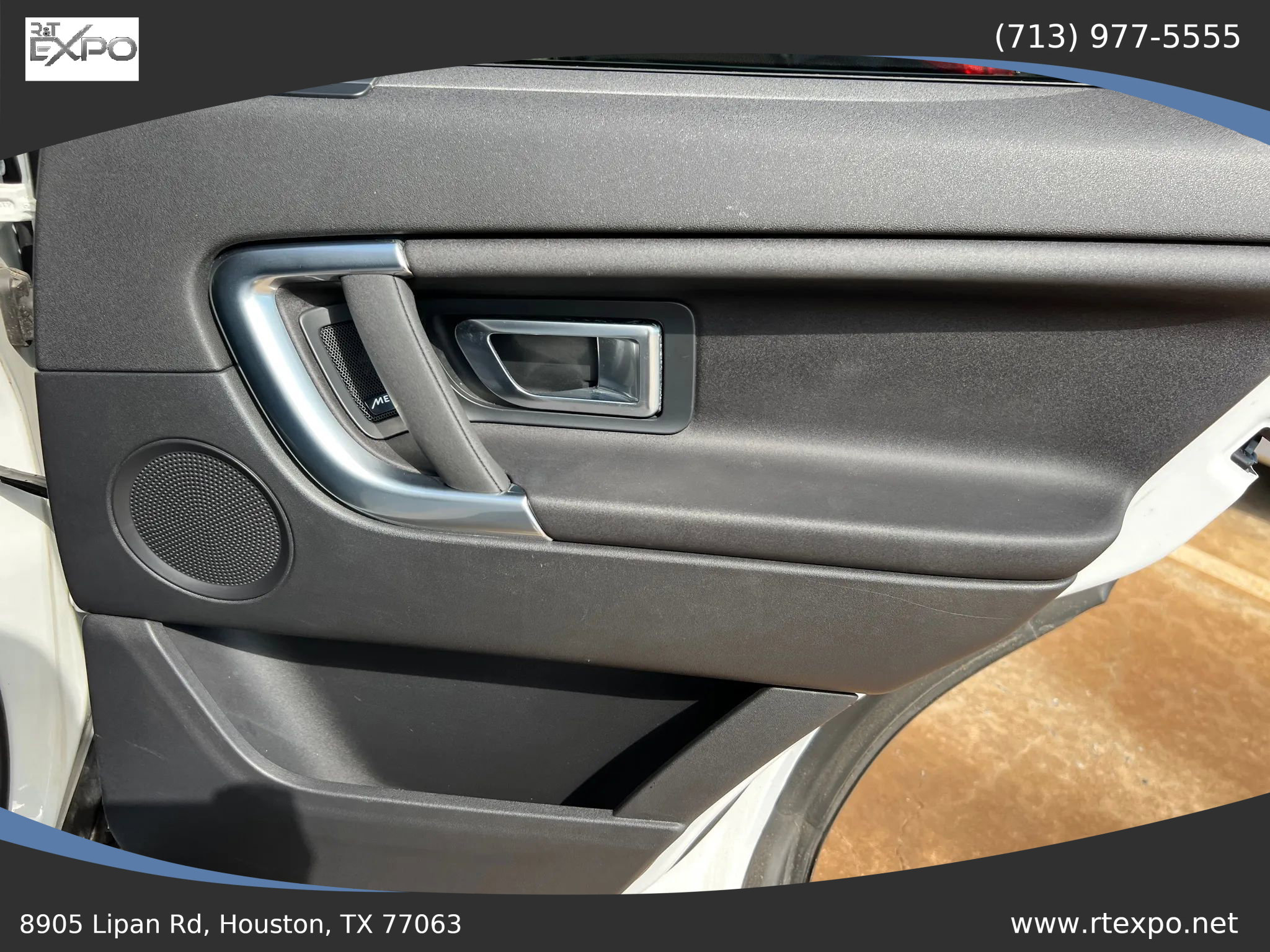 Used 2018 Land Rover Discovery Sport SE image 28