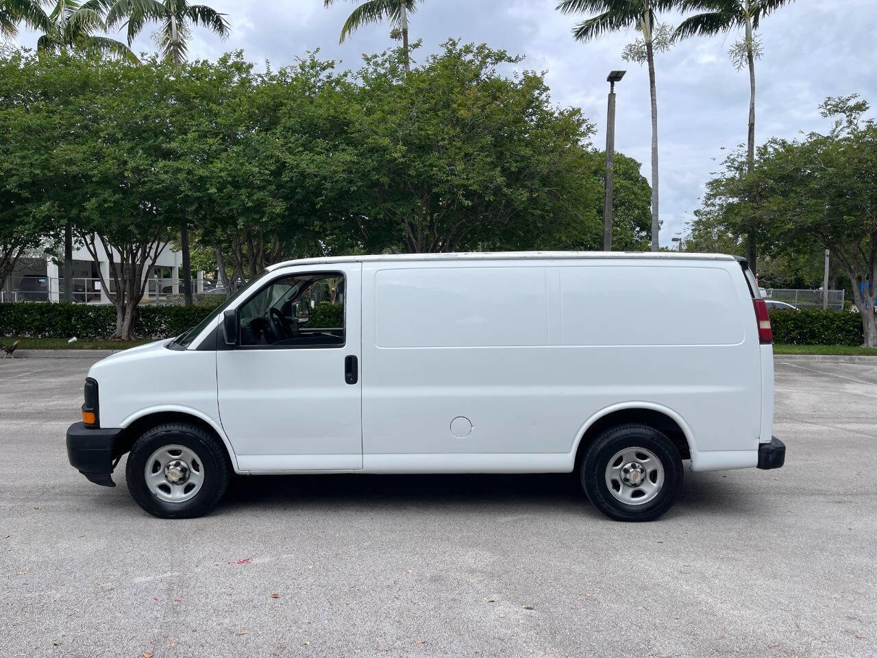 Used 2004 Chevrolet Express 1500 RWD image 5