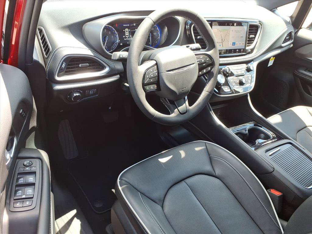New 2027 Chrysler Pacifica Limited AWD/4WD image 18