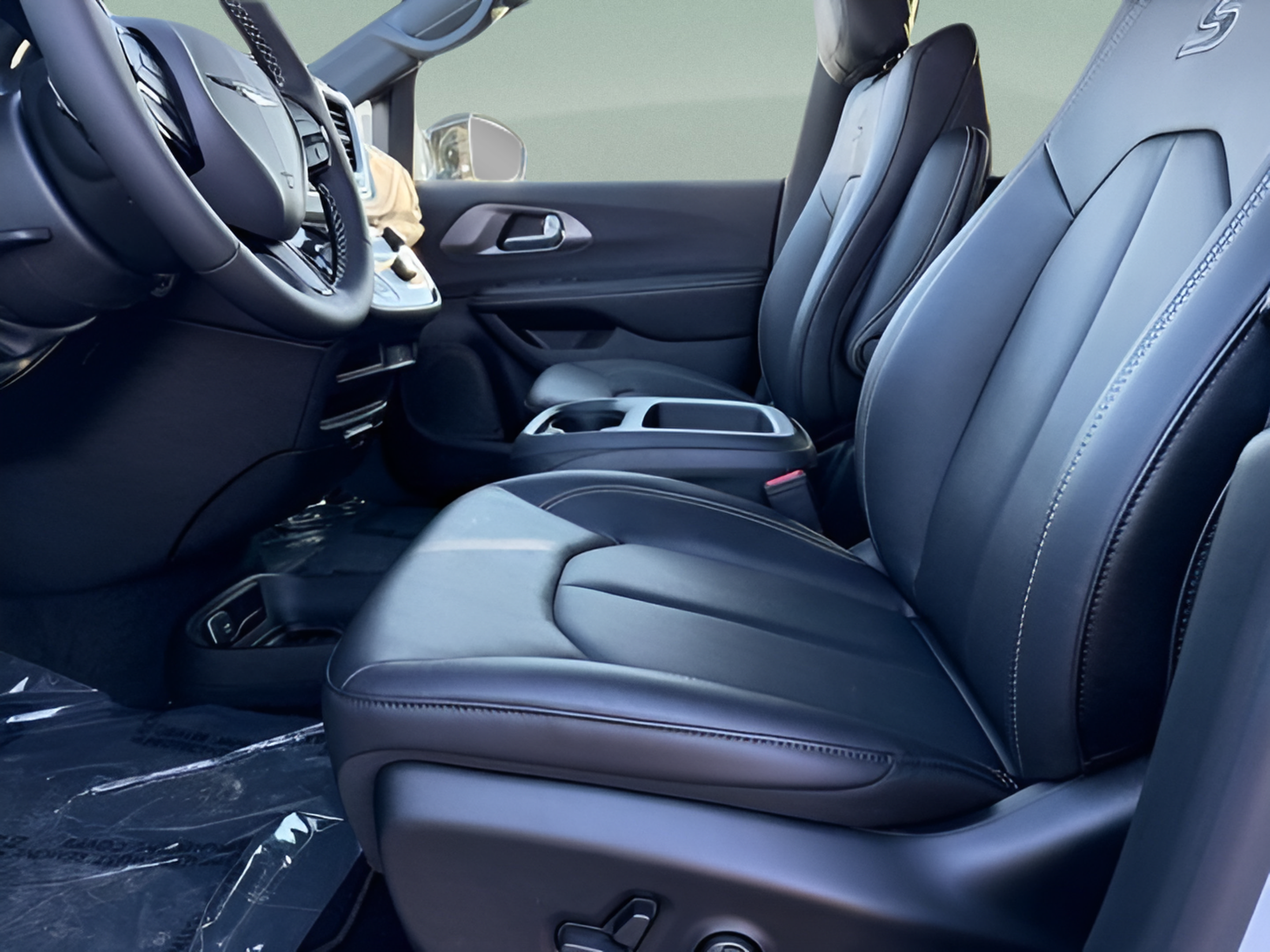 New 2026 Chrysler Pacifica Select w/ S Appearance Package FWD image 17