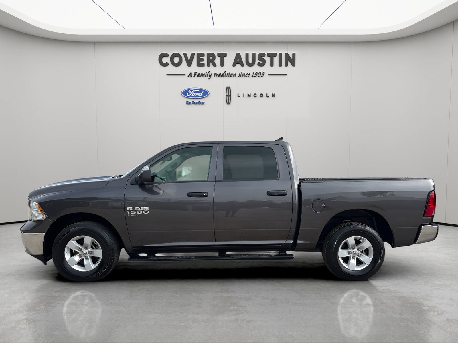 Used 2023 RAM 1500 Classic SLT AWD/4WD image 2