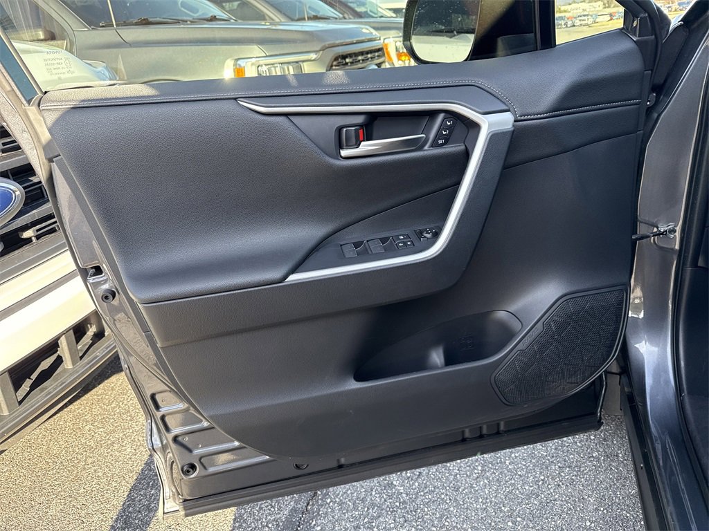 Used 2025 Toyota RAV4 Limited image 10