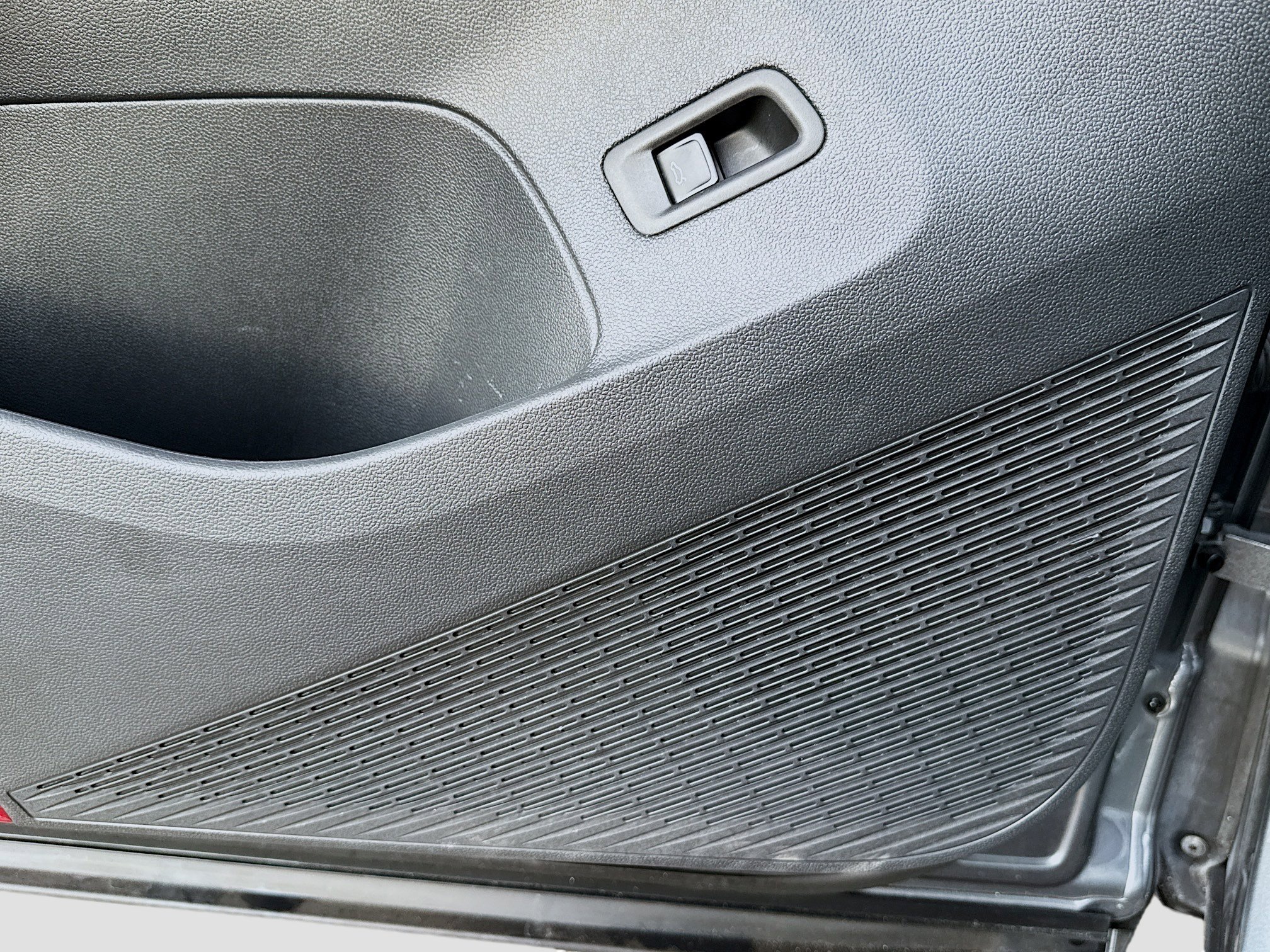 Used 2024 Volkswagen Atlas SEL Premium R-Line image 25