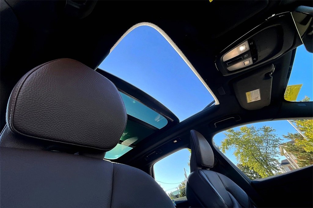 Used 2022 Volvo XC60 B5 Momentum w/ Advanced Package image 24
