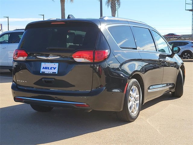 Used 2020 Chrysler Pacifica Touring-L w/ Advanced Safetytec Group image 4