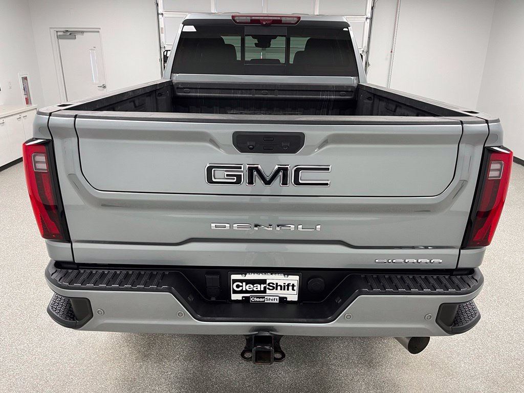 Used 2024 GMC Sierra 3500 Denali w/ Technology Package AWD/4WD image 8