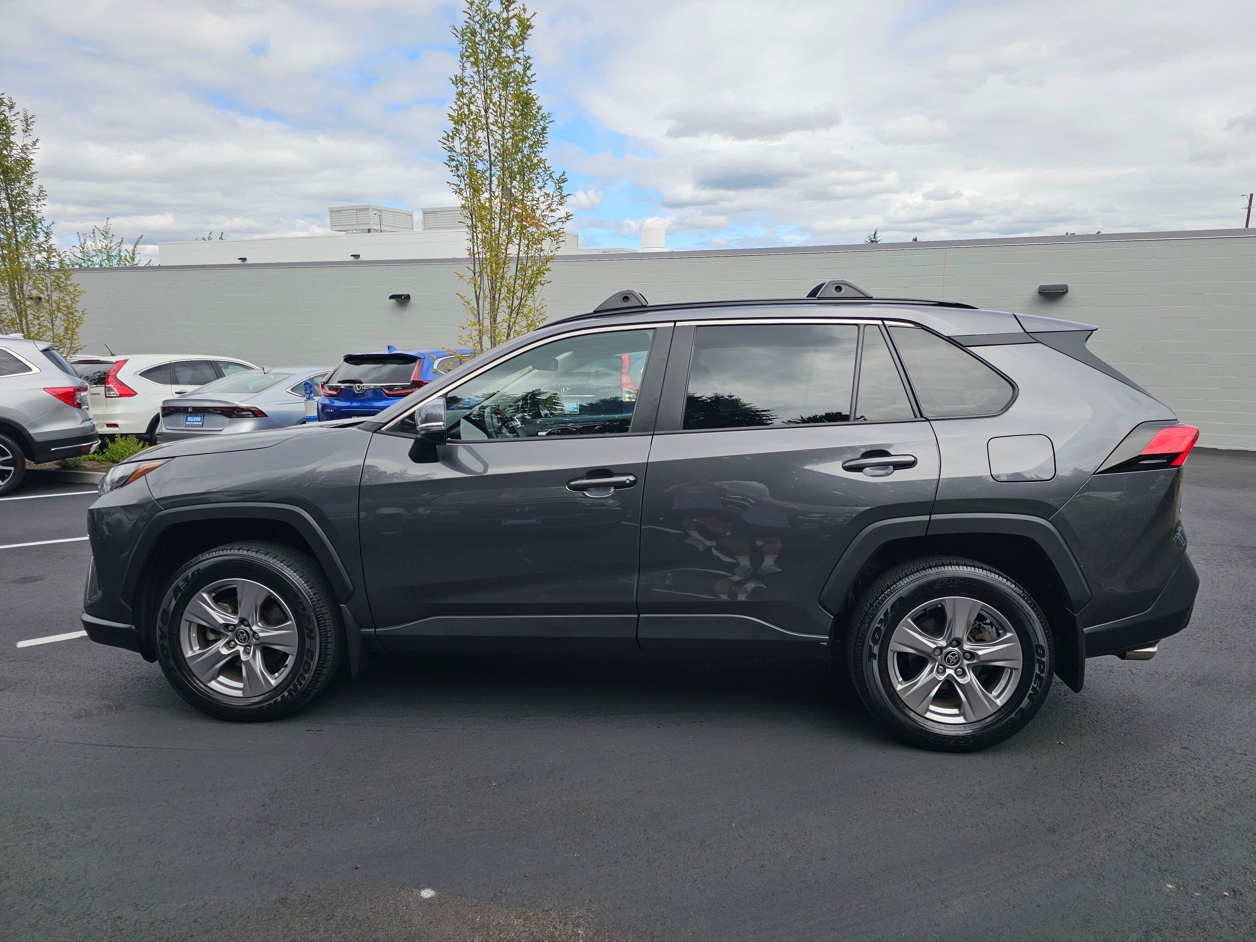 Used 2022 Toyota RAV4 XLE w/ Convenience Package AWD/4WD image 4