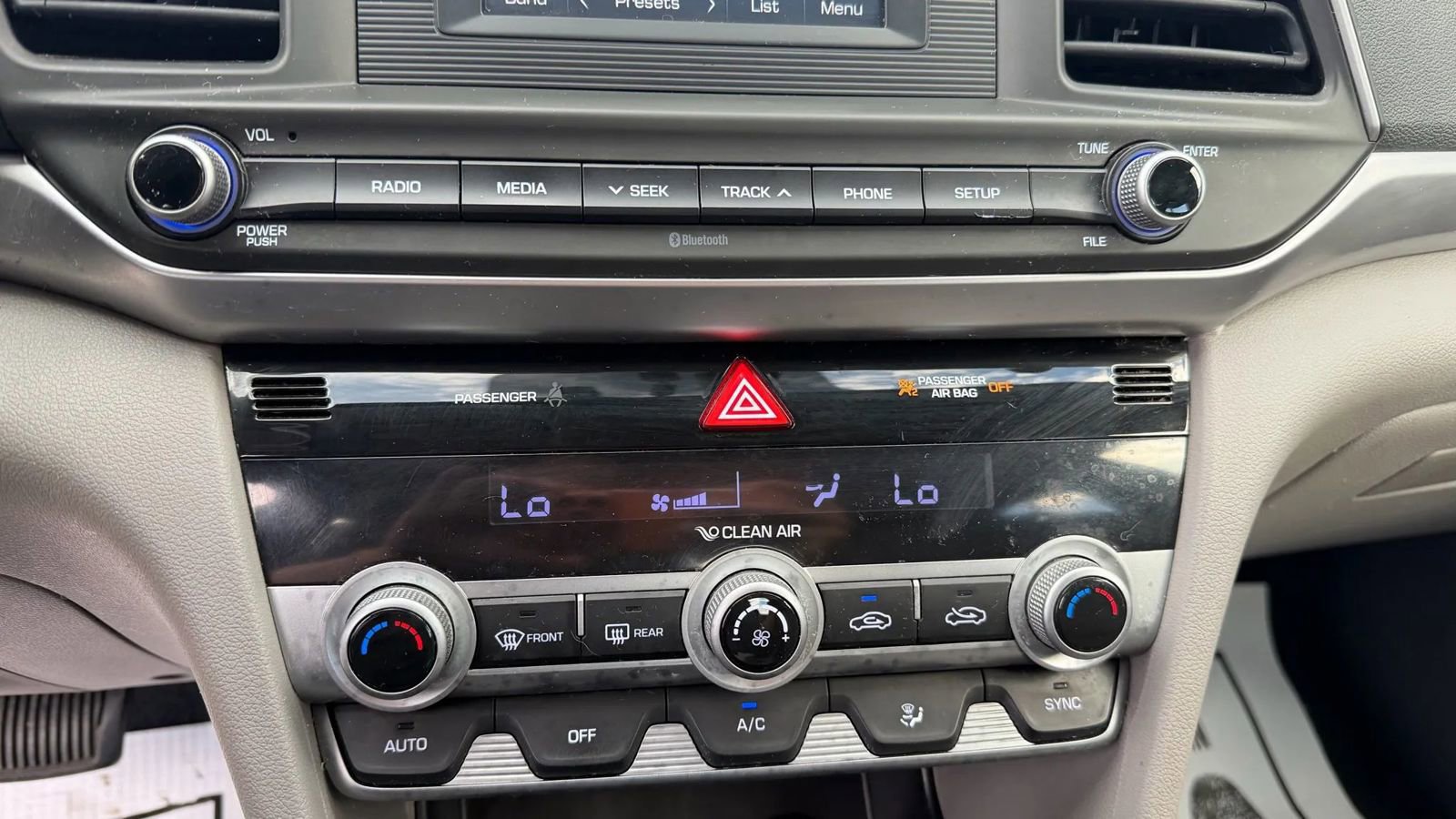 Used 2020 Hyundai Elantra SE image 20