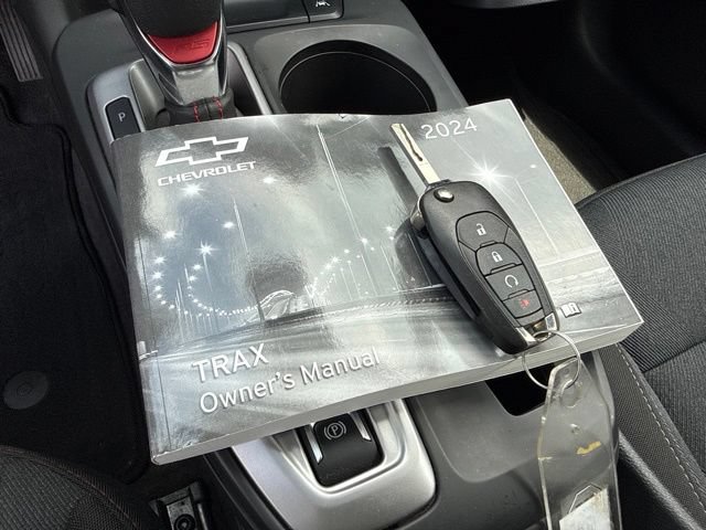 Used 2024 Chevrolet Trax RS w/ Driver Confidence Package FWD image 40