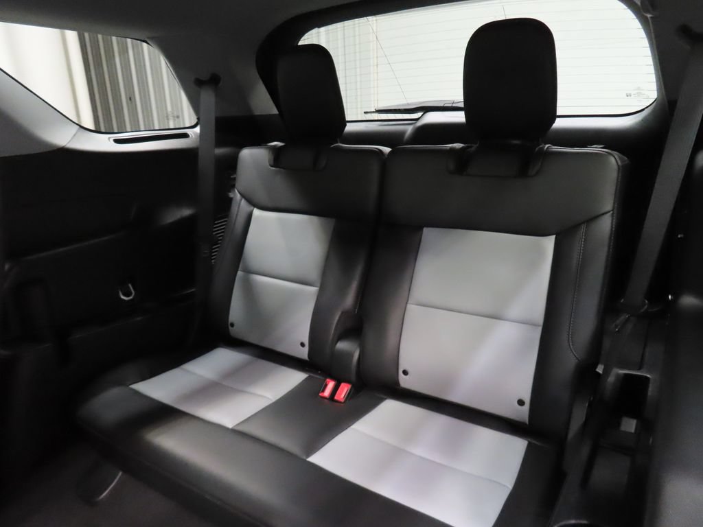Used 2024 Ford Explorer XLT w/ XLT Sport Appearance Package AWD/4WD image 12