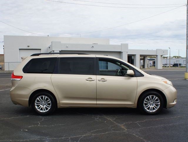 Used 2011 Toyota Sienna XLE w/ XLE Navigation Pkg FWD image 19