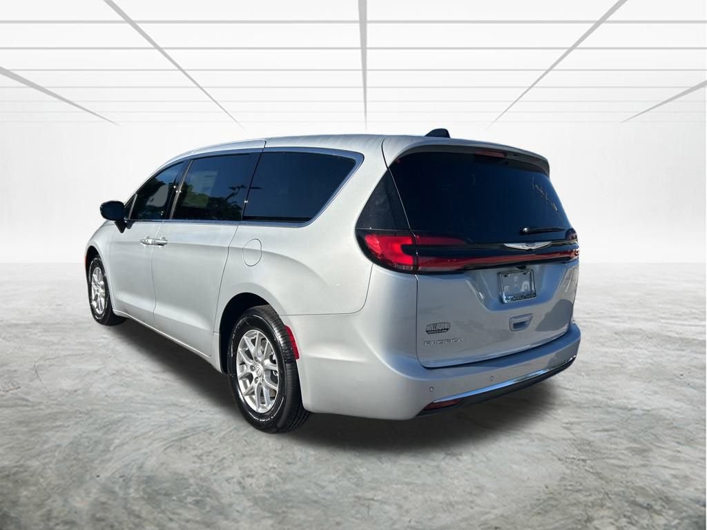 New 2026 Chrysler Pacifica Select image 6