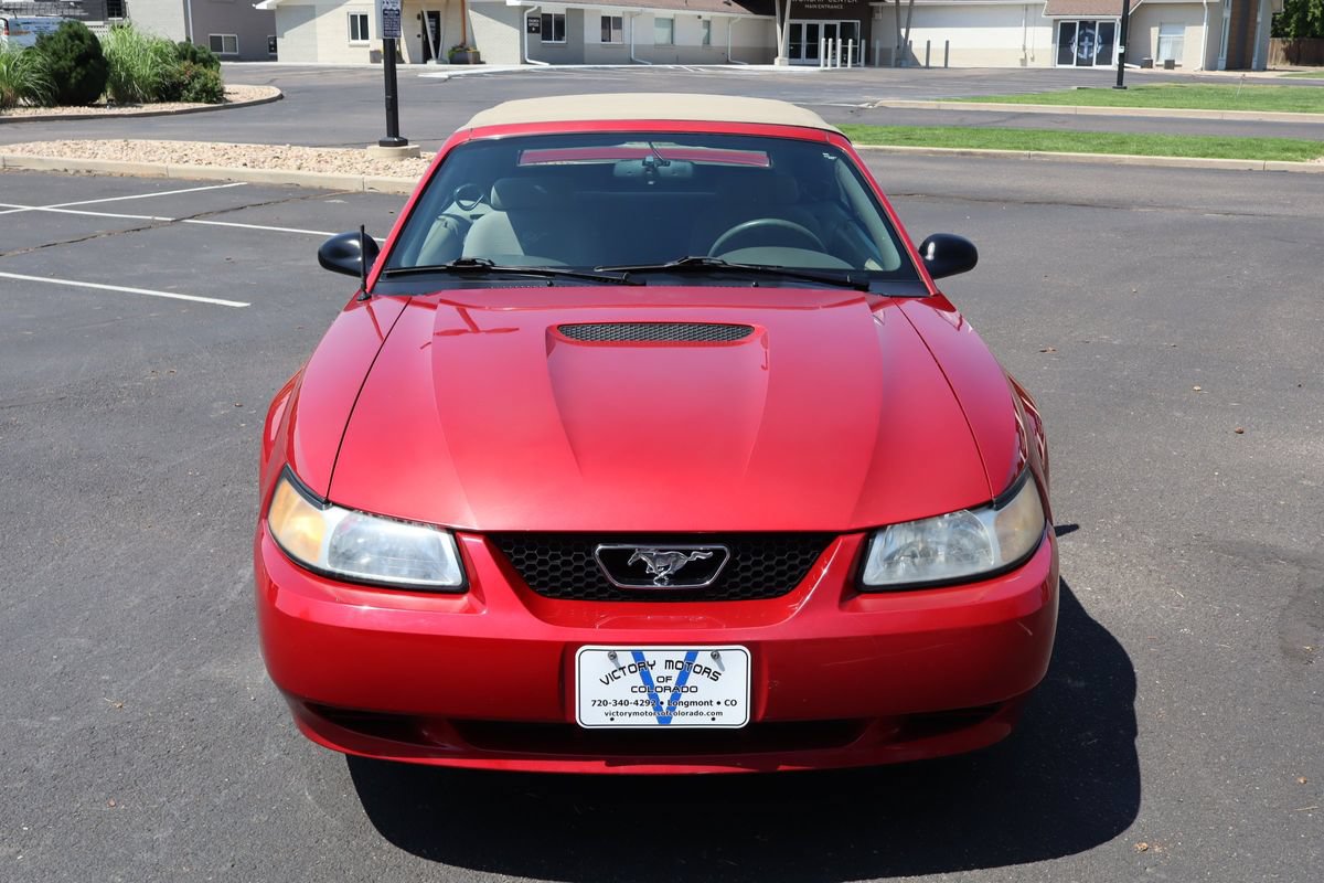 Used 1999 Ford Mustang Convertible RWD image 12