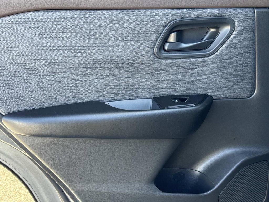 Certified 2023 Nissan Rogue S image 12