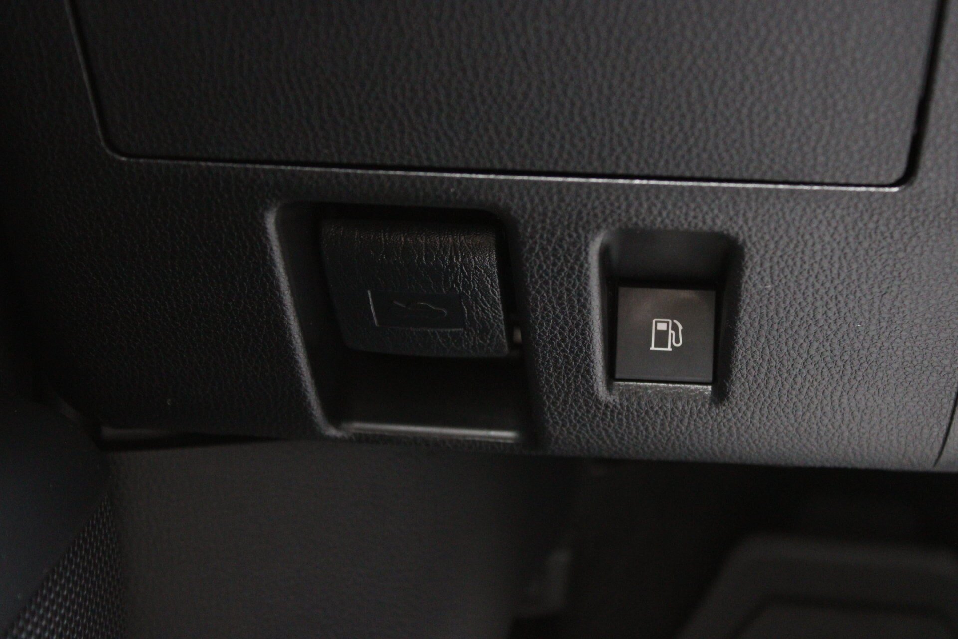 Used 2023 Toyota Highlander Platinum AWD/4WD image 28