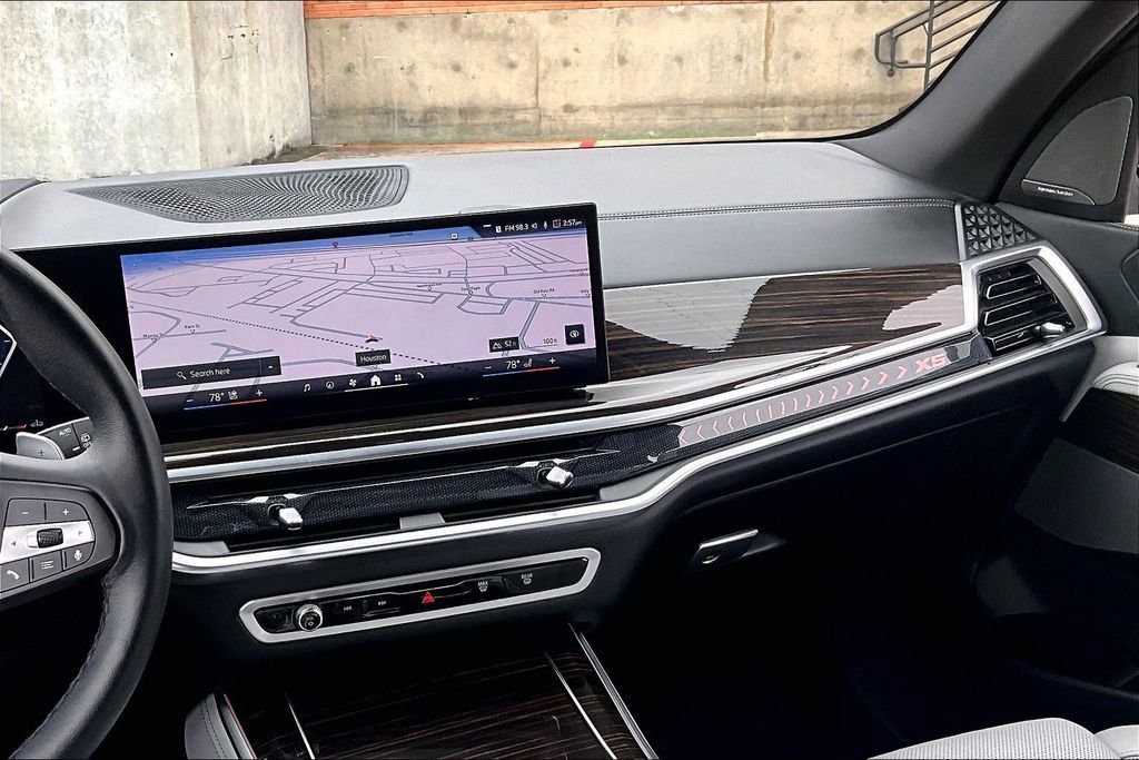 Used 2024 BMW X5 sDrive40i w/ Premium Package image 9