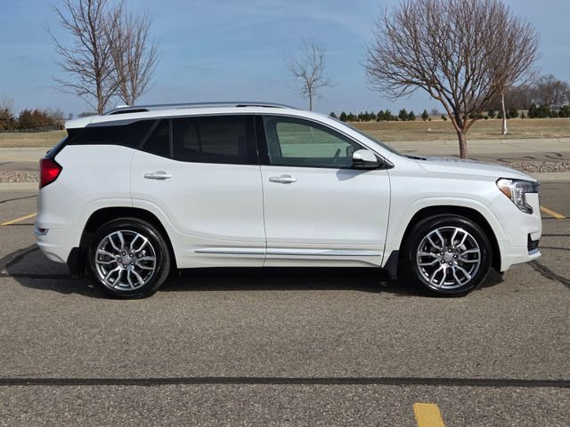 Used 2024 GMC Terrain Denali w/ Denali Premium Package image 2