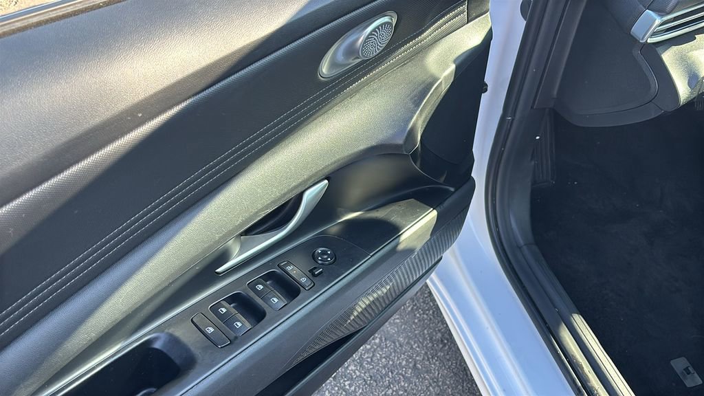 Used 2025 Hyundai Elantra SEL image 14
